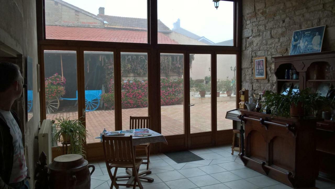 La Ferme Du Grand Faubourg Bed & Breakfast Pont-de-Vaux Exterior photo